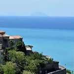 Tra Il Mare E La Montagna The Lighthouse Group *