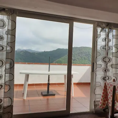 Апартаменты Tra Il Mare E La Montagna The Lighthouse Group *