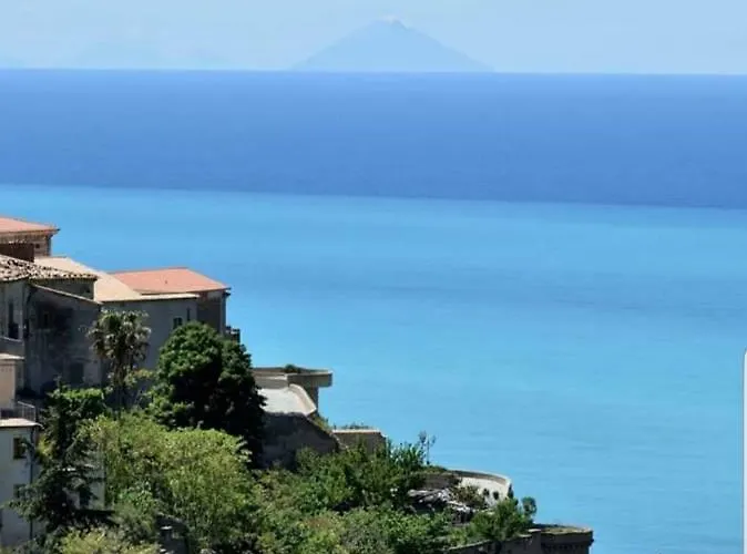 Tra Il Mare E La Montagna The Lighthouse Group *