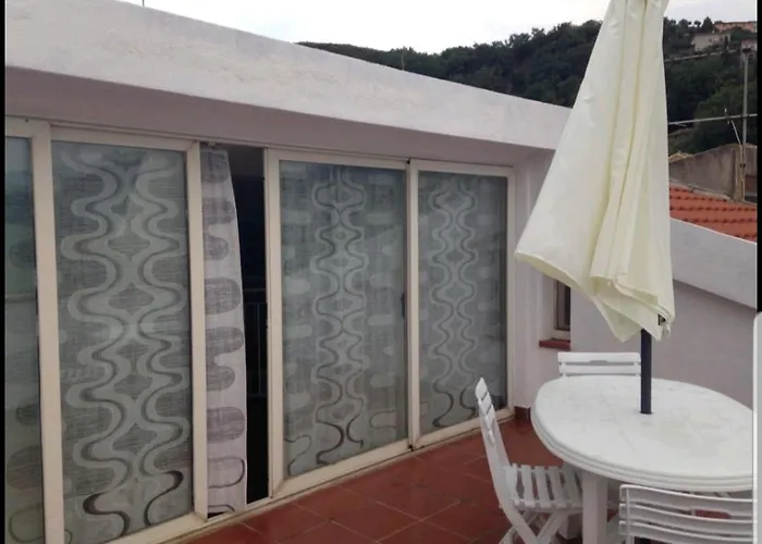 Tra Il Mare E La Montagna The Lighthouse Group דירה *